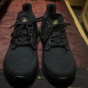 Rare Men’s Adidas tennis shoes ultra boost.